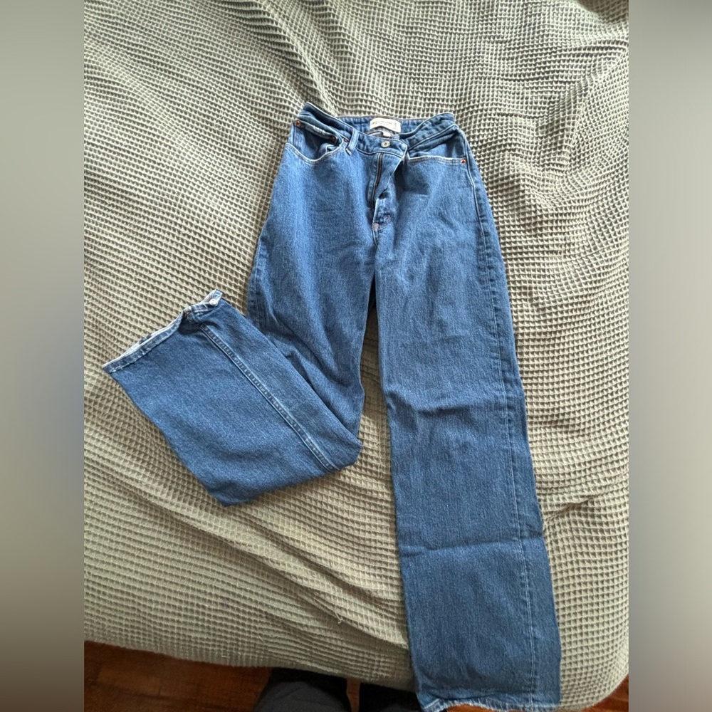 abercrombie and fitch curve love jeans - 90s relaxed jeans high rise. size 25